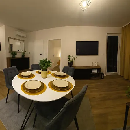 MIRA 11 Poznań Old Town&Parking Apartament